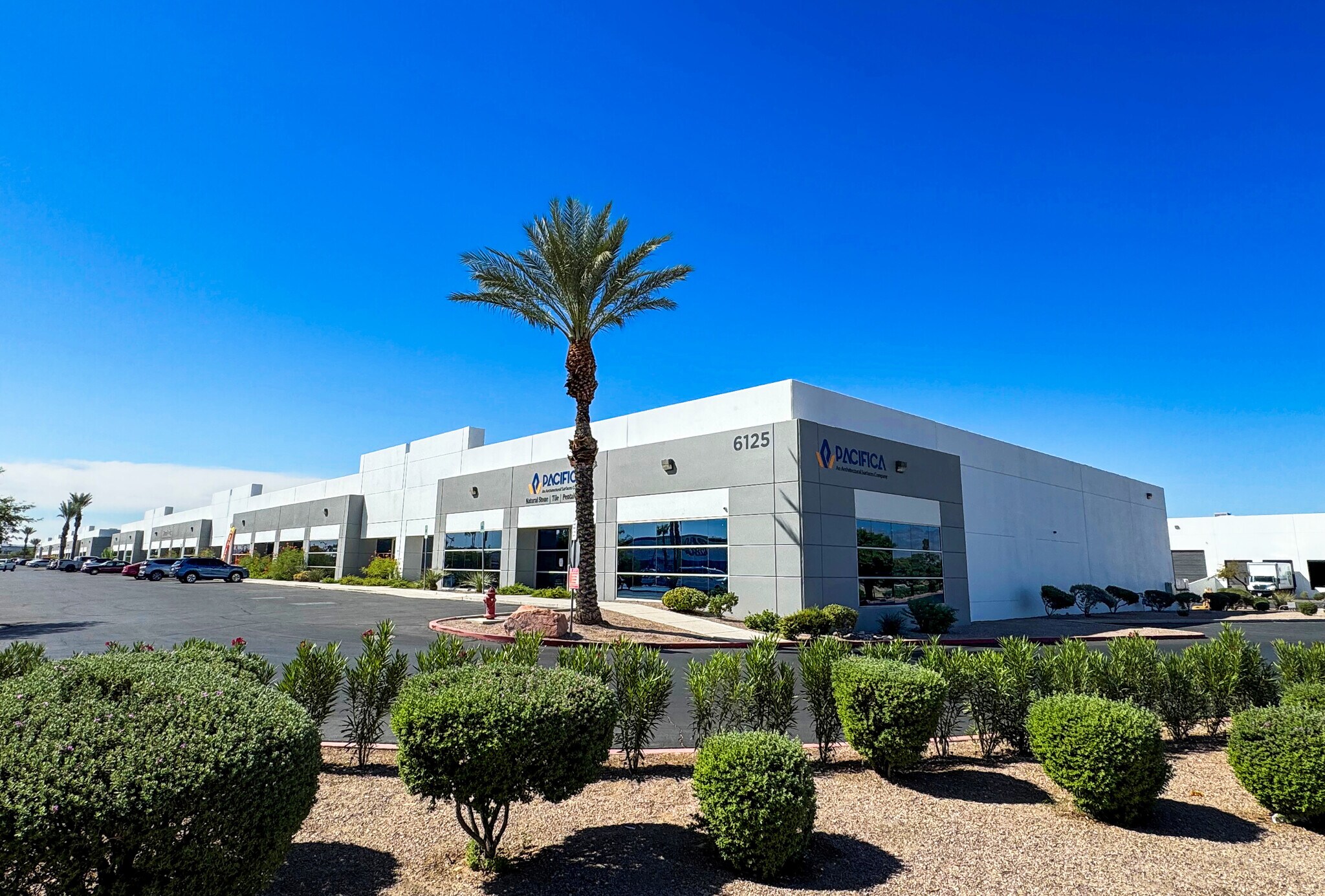 6185 S Valley View Blvd, Las Vegas, NV à louer Photo principale– Image 1 sur 3