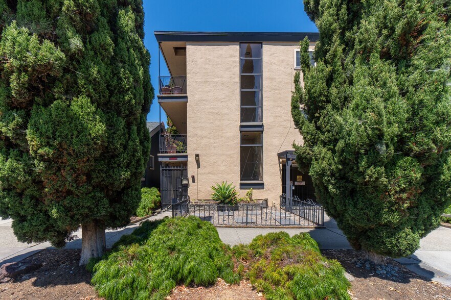 5445 Broadway, Oakland, CA à vendre - Photo de l’immeuble – Image 2 sur 7