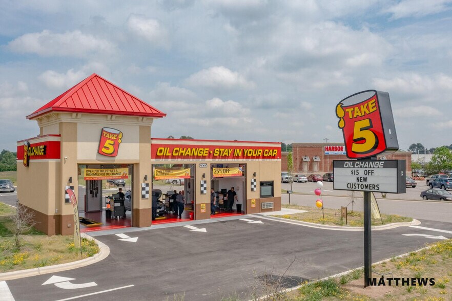 7423 Oswego Rd, Liverpool, NY à vendre - Photo de l’immeuble – Image 2 sur 3