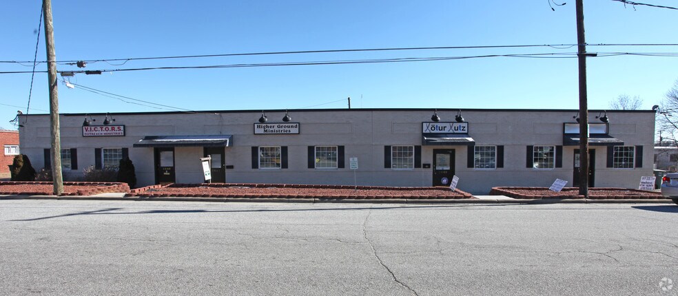 1044-1046 Westside Dr, Greensboro, NC à louer - Photo de l’immeuble – Image 1 sur 3