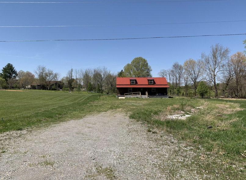 1703 US-127, Russell Springs, KY à vendre - Photo de l’immeuble – Image 1 sur 31