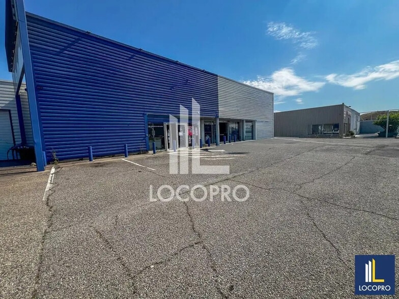 Local commercial dans Orange à louer - Photo de l’immeuble – Image 1 sur 8