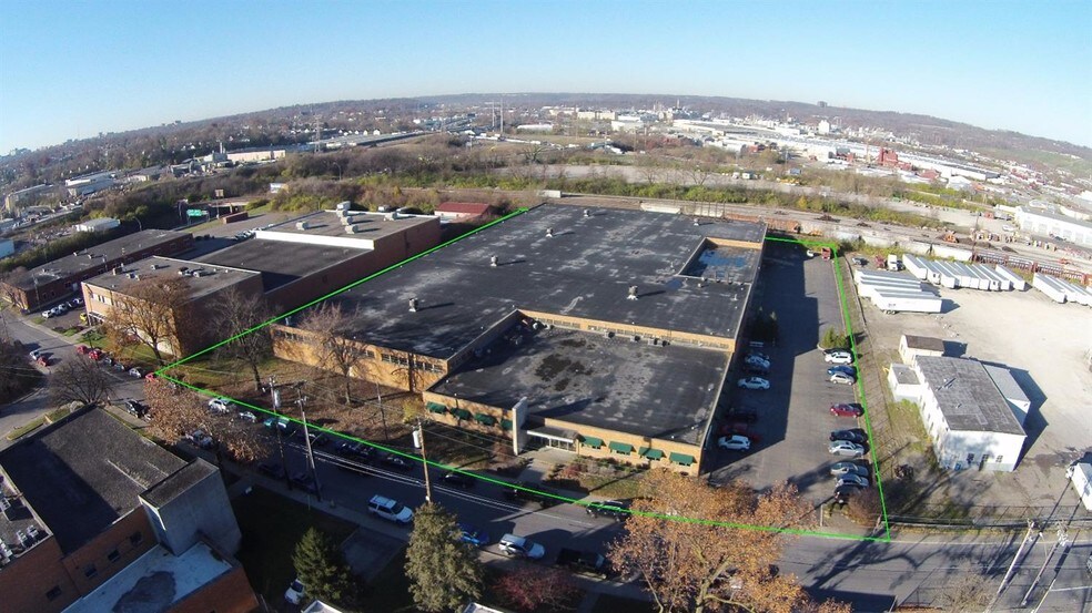 4921 Para Dr, Cincinnati, OH à louer - Photo de l’immeuble – Image 2 sur 5