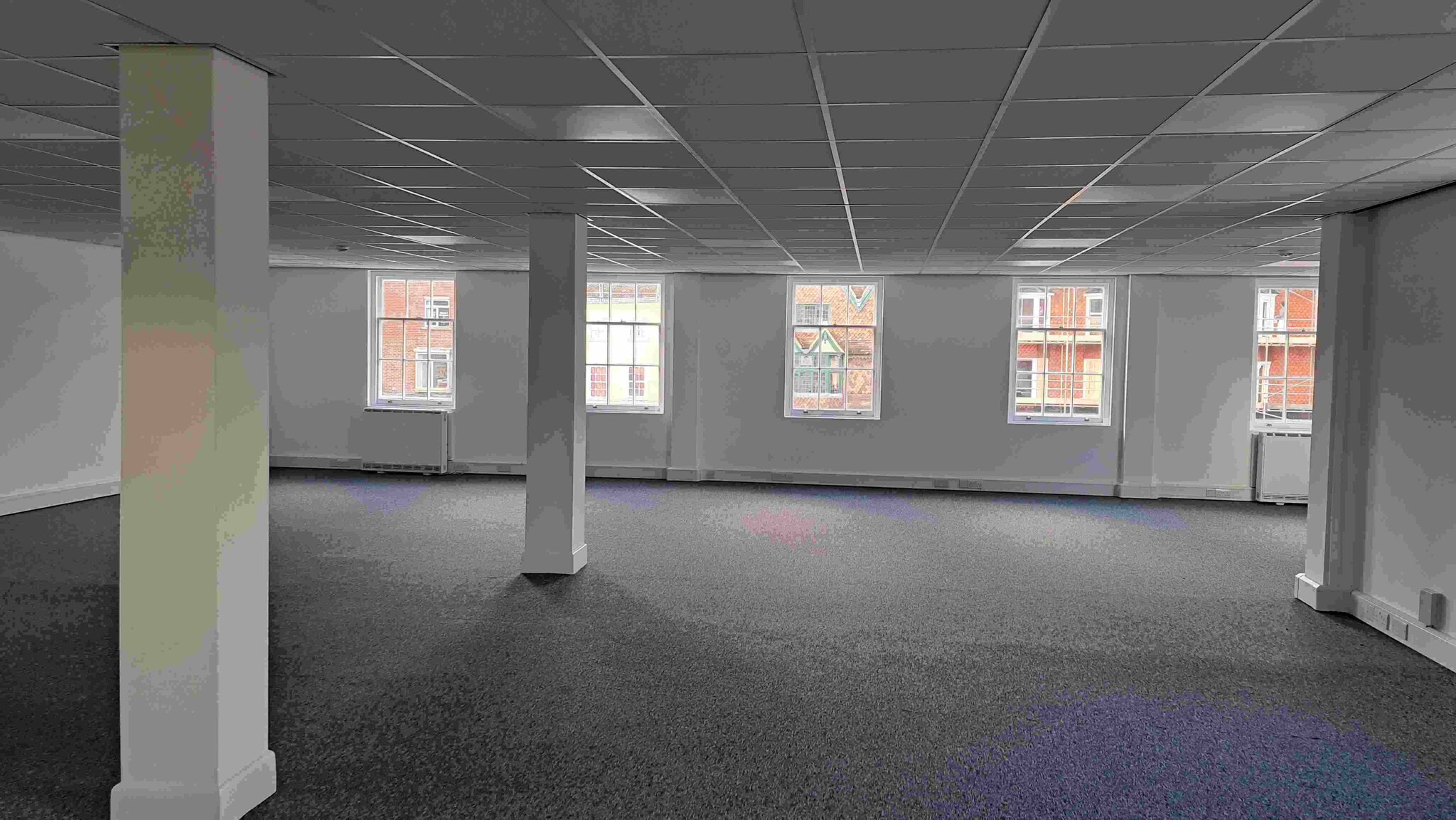 8-9 High St, Marlborough à louer Photo intérieure– Image 1 sur 2