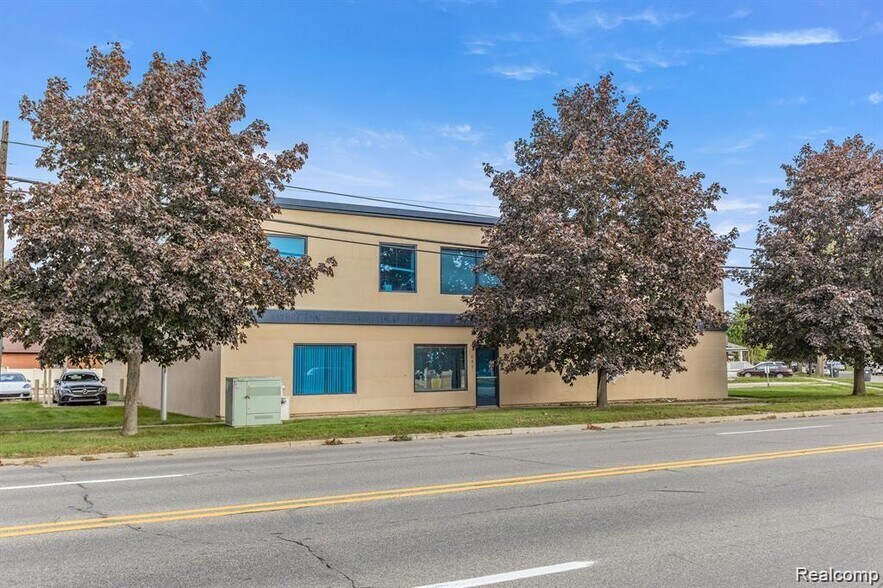 3020 Oakwood Blvd, Melvindale, MI à vendre - Photo de l’immeuble – Image 3 sur 34