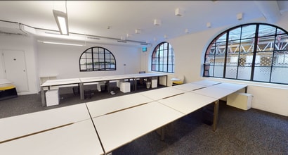 2 Sheraton St, Londres à louer Photo intérieure– Image 2 sur 5