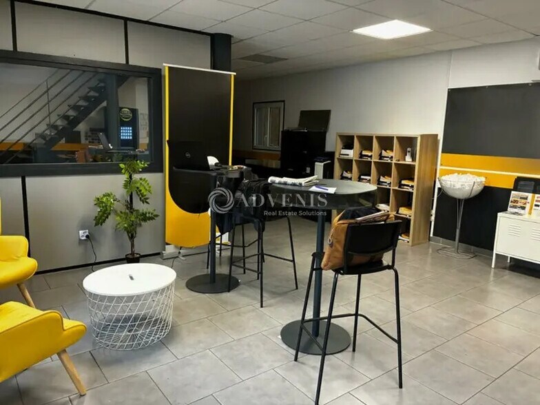 Local d'activités dans Joué-lès-Tours à vendre - Photo intérieure – Image 2 sur 7