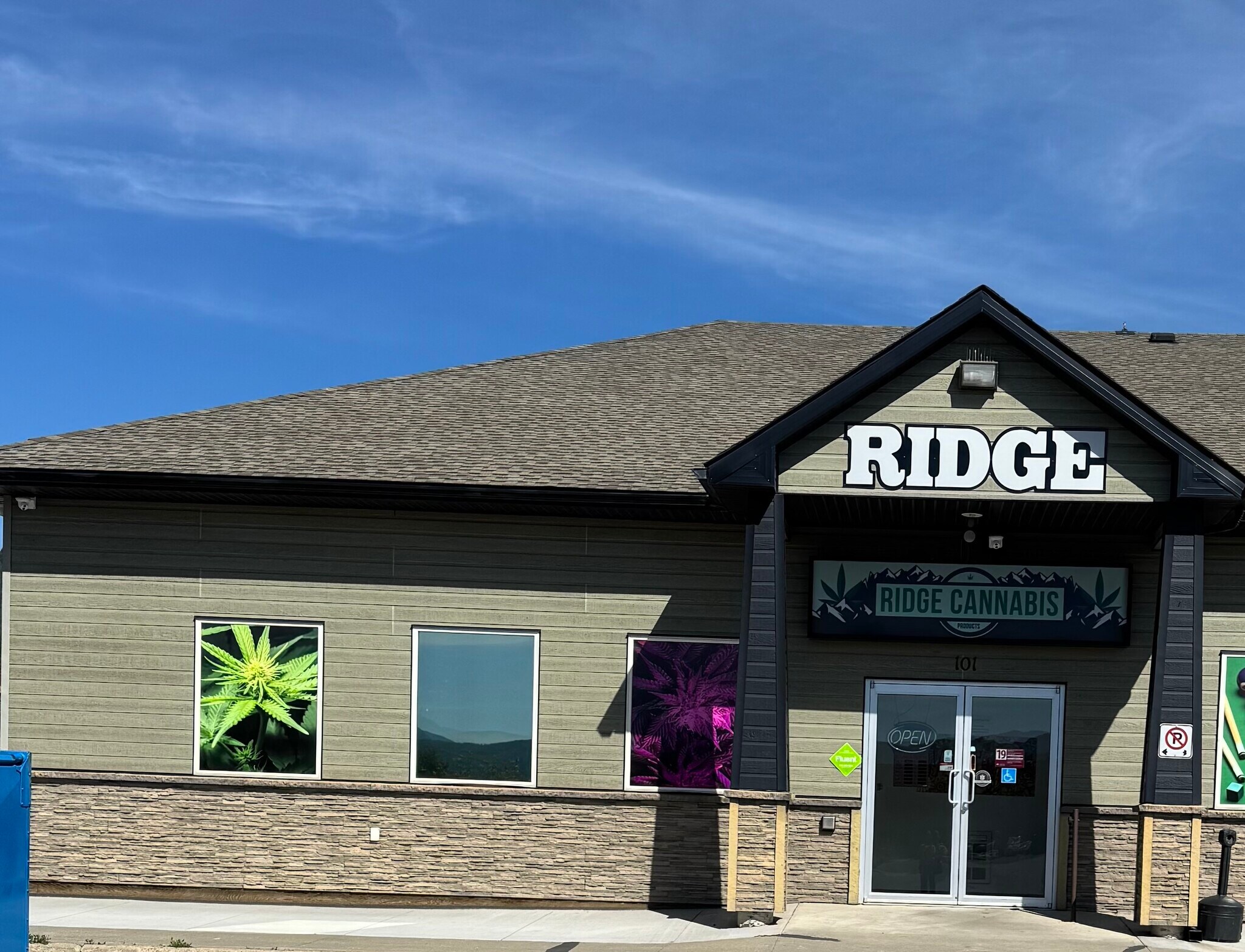 320 Founders St, Tumbler Ridge, BC à louer Photo principale– Image 1 sur 3