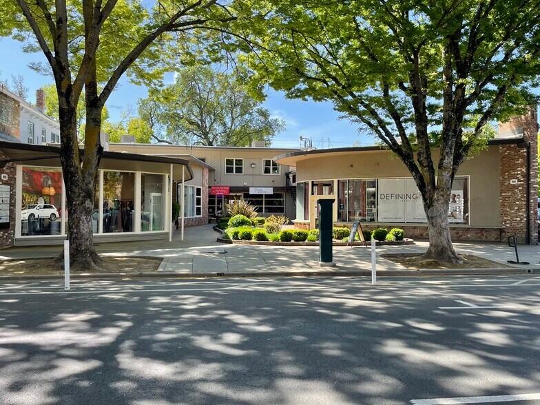 2220 J St, Sacramento, CA à louer - Photo de l’immeuble – Image 1 sur 4
