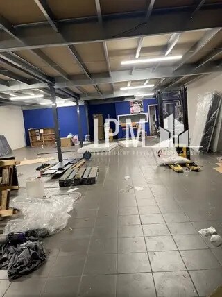 Local d’activités dans Gémenos à louer - Photo de l’immeuble – Image 3 sur 5