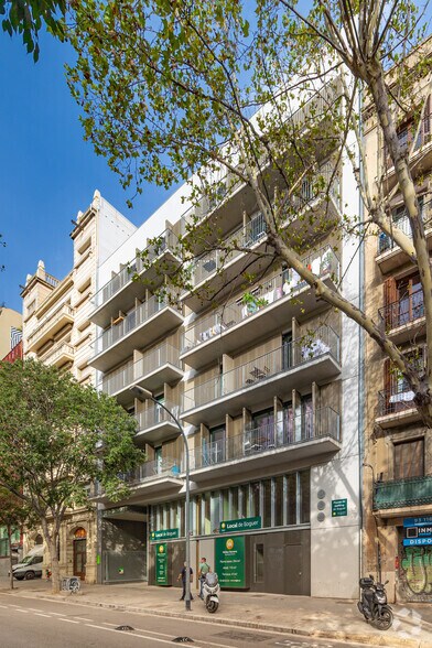 Carrer de la Diputació, 459-463, Barcelone, Barcelona à louer - Photo de l’immeuble – Image 2 sur 9
