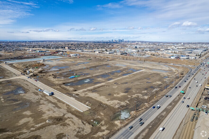 8919 Barlow Trl SE, Calgary, AB à louer - Aérien – Image 3 sur 9