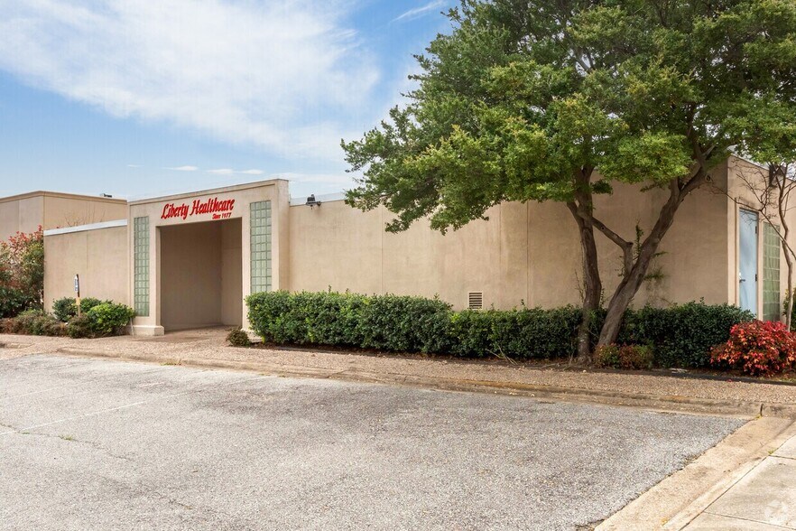 2908 E Trinity Mills Rd, Carrollton, TX à louer - Photo de l’immeuble – Image 2 sur 44