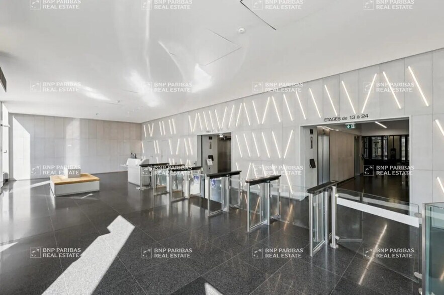 Bureau dans Marseille à louer - Photo de l’immeuble – Image 3 sur 19