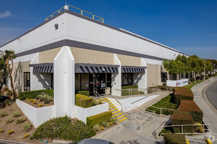 542 W Covina Blvd, San Dimas, CA à louer - Photo de l’immeuble – Image 2 sur 12