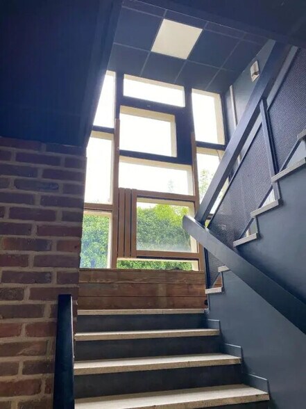 Local d’activités dans Notre-Dame-de-Bondeville à louer - Photo intérieure – Image 3 sur 4