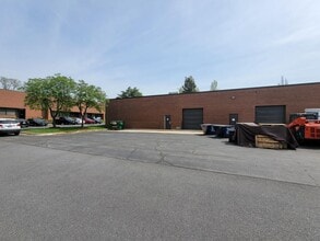 7529 Standish Pl, Rockville, MD à louer Photo de l’immeuble– Image 1 sur 3