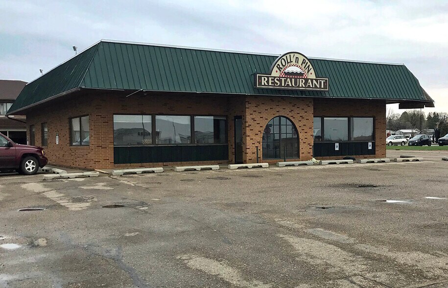 2145 N Broadway, Minot, ND à vendre - Photo de l’immeuble – Image 2 sur 10