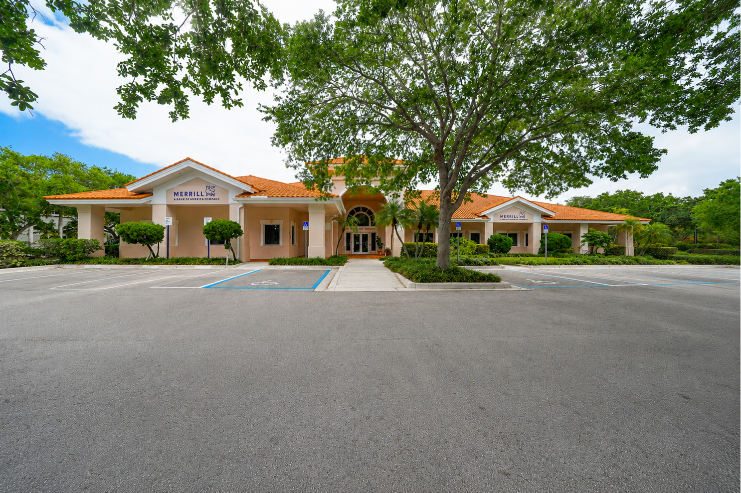 2301 SE Monterey Rd, Stuart, FL à vendre Photo de l’immeuble– Image 1 sur 9