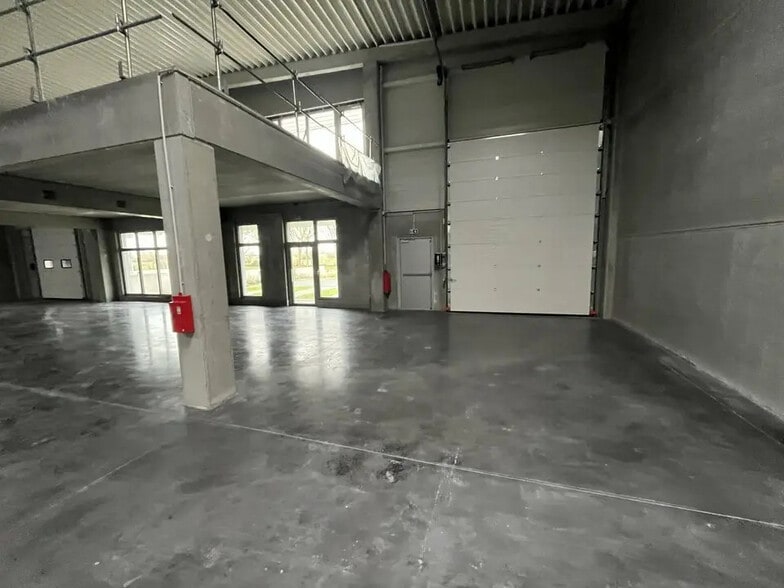 Local d’activités dans Saint-André-lez-Lille à louer - Photo intérieure – Image 2 sur 4