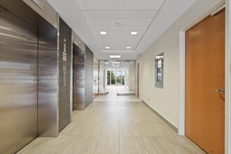 2 Pidgeon Hill Dr, Sterling, VA à louer Photo intérieure– Image 2 sur 11