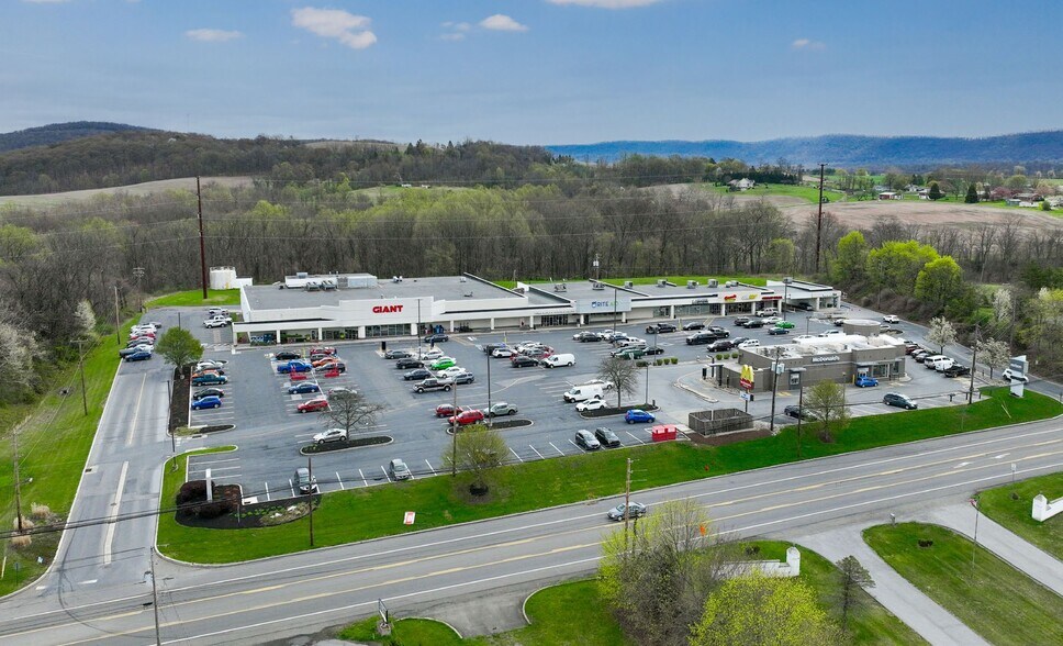 3777 Peters Mountain Rd, Halifax, PA à louer - Photo de l’immeuble – Image 1 sur 1