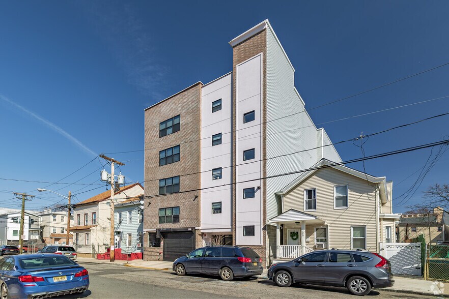 135 Beech St, Paterson, NJ à vendre - Photo de l’immeuble – Image 3 sur 5
