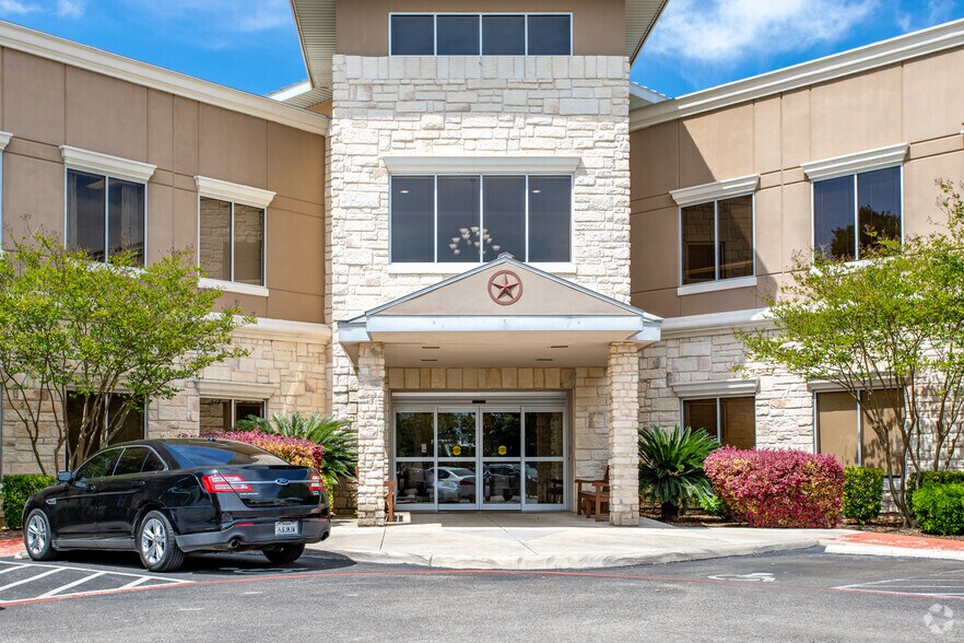 1583 Common St, New Braunfels, TX à louer - Photo de l’immeuble – Image 2 sur 6