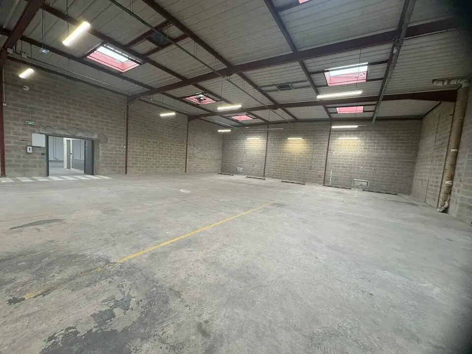 Local d’activités dans Neuilly-sur-Marne à louer Photo intérieure– Image 1 sur 6