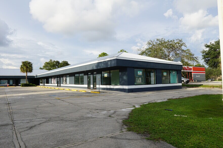 2670 S McCall Rd, Englewood, FL à louer - Photo de l’immeuble – Image 1 sur 4