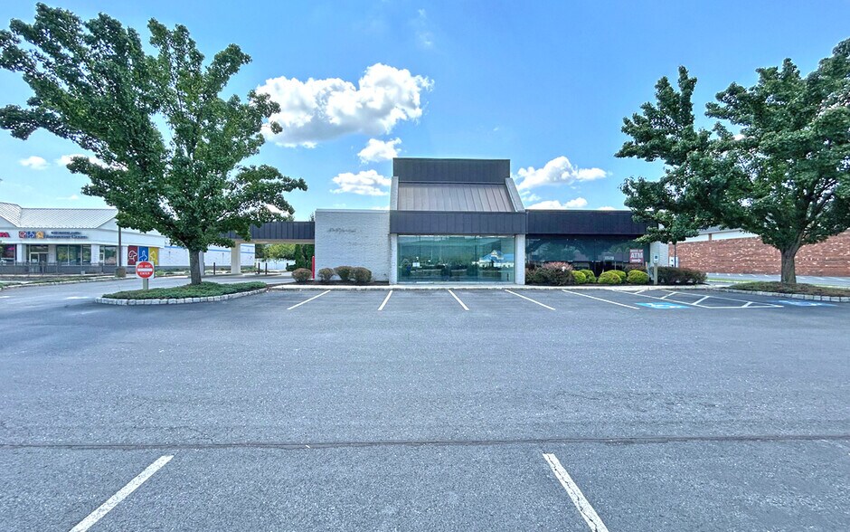 742 Wertzville Rd, Enola, PA à louer - Photo de l’immeuble – Image 2 sur 14