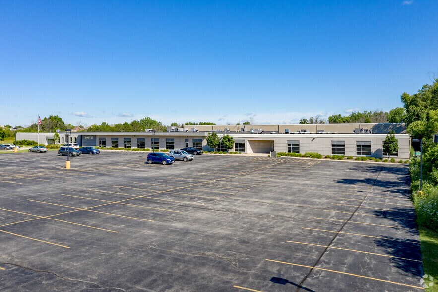 1000 W Donges Bay Rd, Mequon, WI à louer - Photo de l’immeuble – Image 3 sur 4