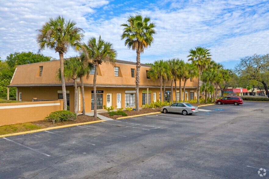 12108 N 56th St, Temple Terrace, FL à louer - Photo de l’immeuble – Image 2 sur 3