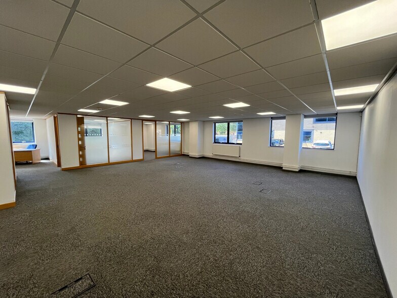 Pacific Rd, Altrincham à louer - Photo de l’immeuble – Image 2 sur 8