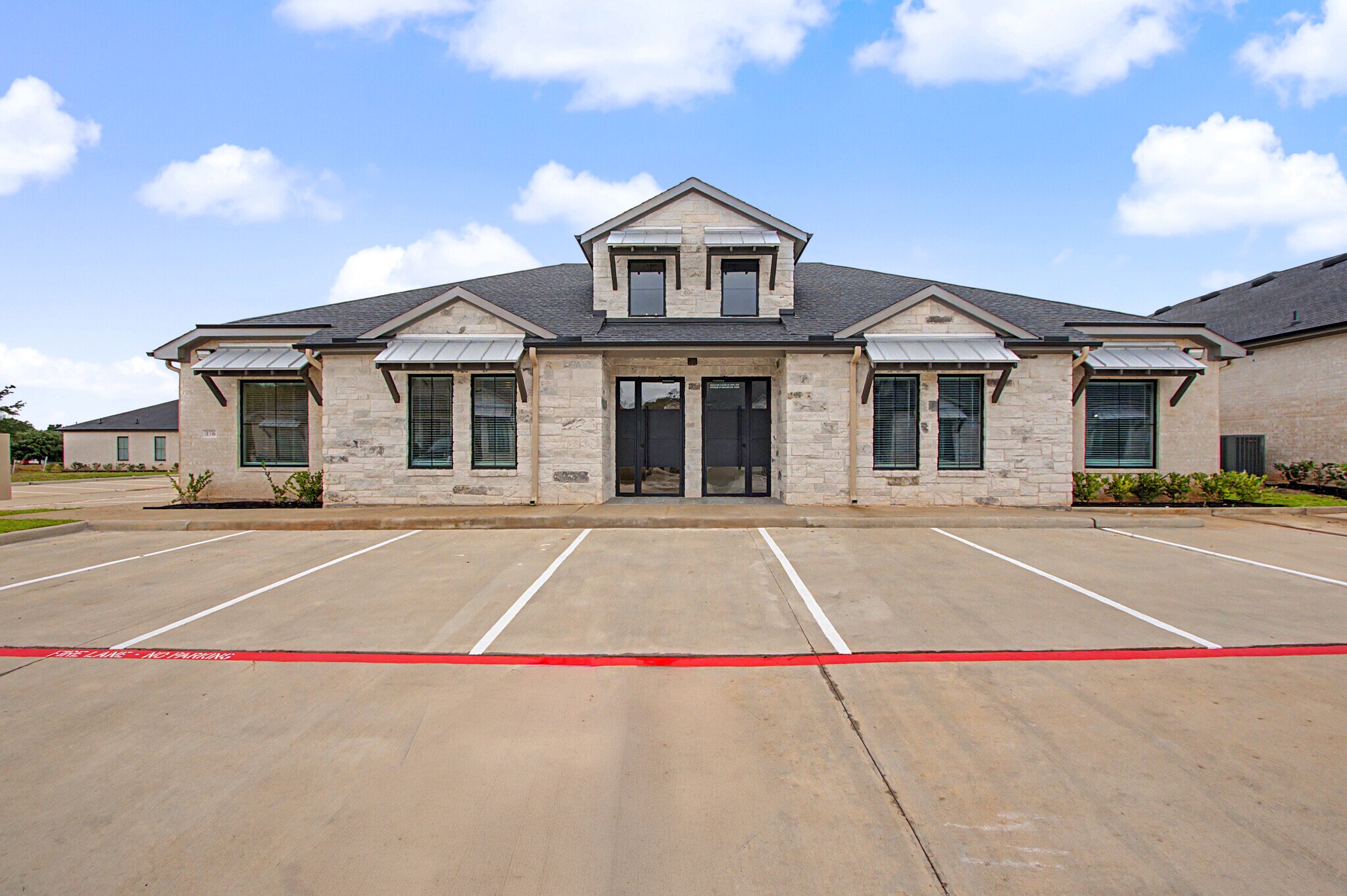 31368 Nichols Sawmill Rd, Magnolia, TX à louer Photo de l’immeuble– Image 1 sur 26