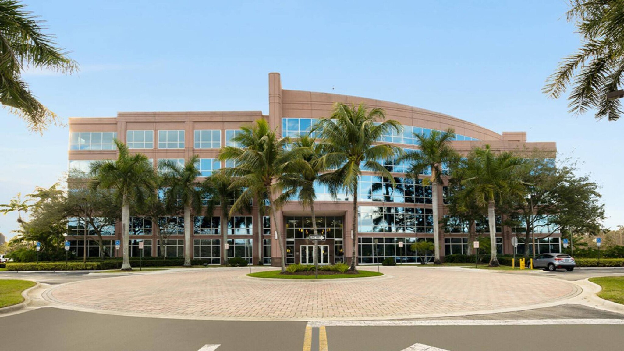 1301 International Pky, Sunrise, FL à louer Photo principale– Image 1 sur 10