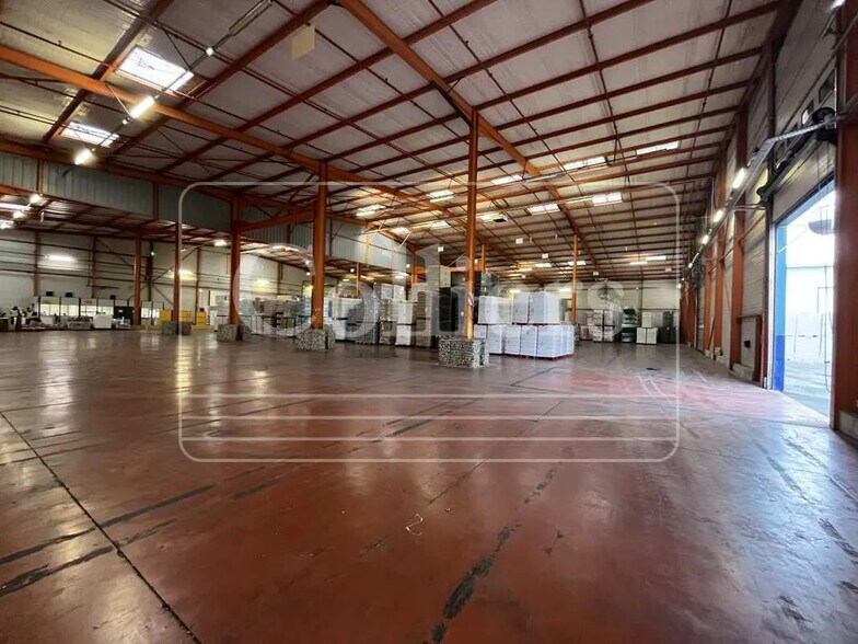 Industriel/Logistique dans Tarascon à louer - Photo de l’immeuble – Image 2 sur 7