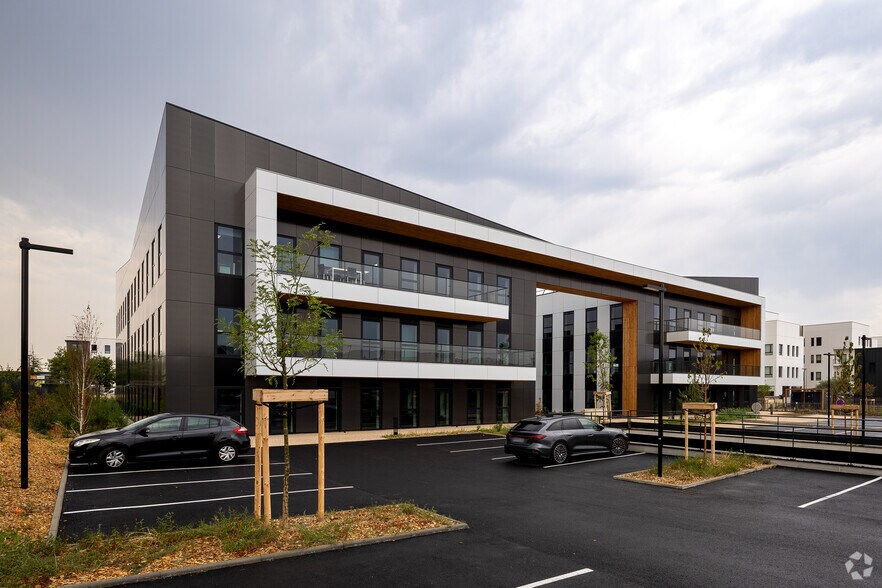 2 Bis Rue Marcel Dassault, Genas à louer - Photo de l’immeuble – Image 3 sur 5