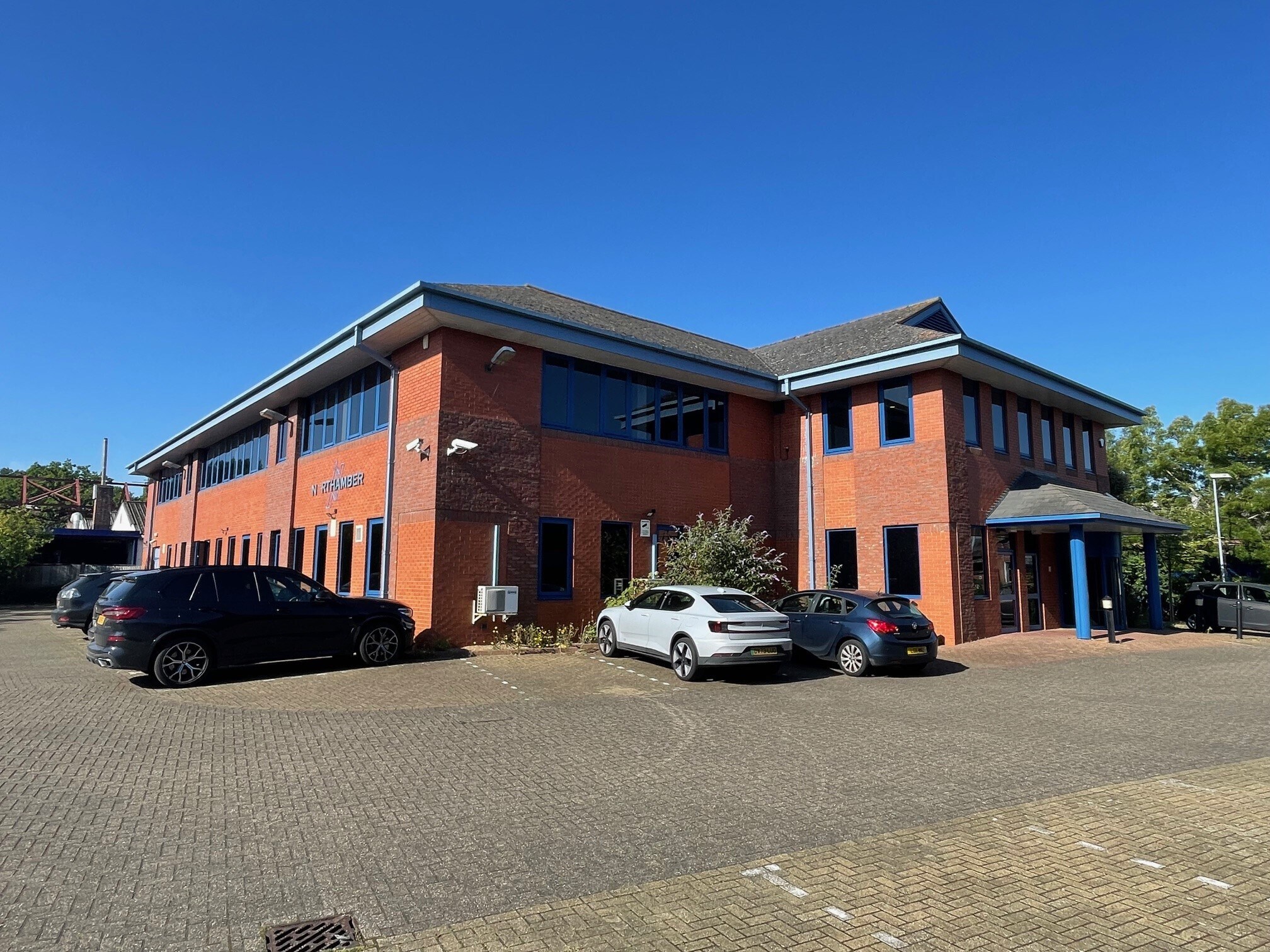 Davis Rd, Chessington à vendre Photo principale– Image 1 sur 5
