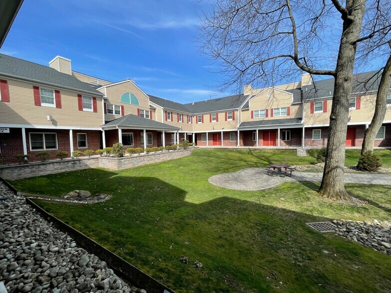 256 Columbia Tpke, Florham Park, NJ à louer - Photo de l’immeuble – Image 2 sur 6