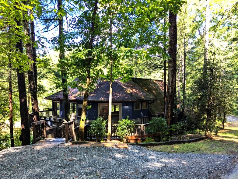 447 Lily Pad Ln, Flat Rock, NC à louer - Photo de l’immeuble – Image 3 sur 37
