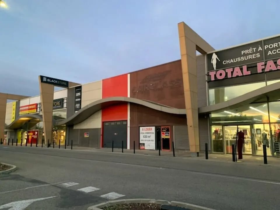 Local commercial dans Sorgues à louer Photo de l’immeuble– Image 1 sur 4