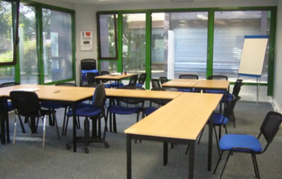 Bureau dans Bron à louer - Photo intérieure – Image 3 sur 5