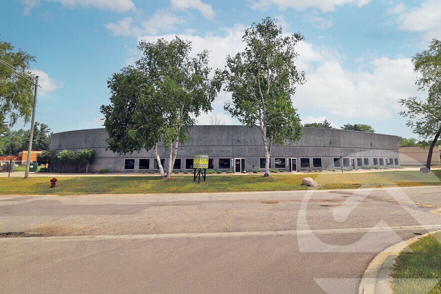 4123-4153 Pioneer Dr, Commerce Township, MI à louer - Photo de l’immeuble – Image 2 sur 13