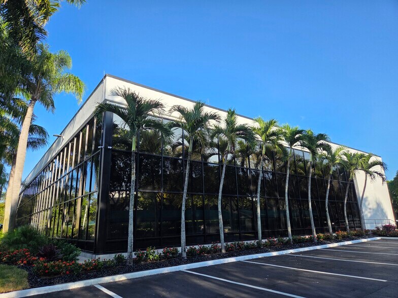2201 NW Corporate Blvd, Boca Raton, FL à louer - Photo de l’immeuble – Image 2 sur 20