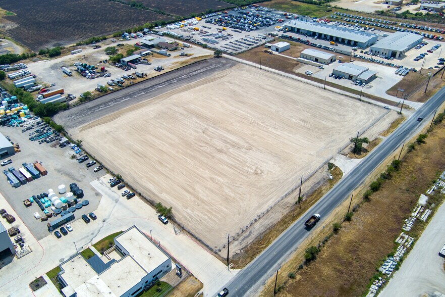 2750 FM 1516, San Antonio, TX à louer - Aérien – Image 2 sur 4