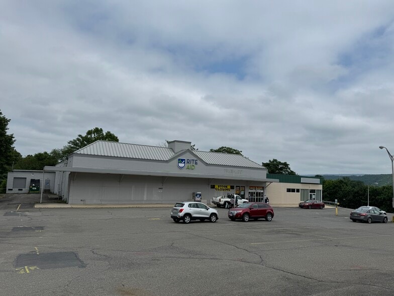 239-241 N 1st St, Lehighton, PA à louer - Photo de l’immeuble – Image 3 sur 5