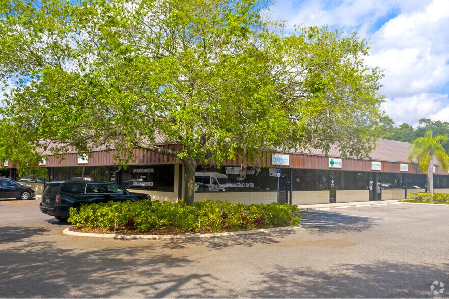1419 W Waters Ave, Tampa, FL à louer - Photo de l’immeuble – Image 3 sur 14