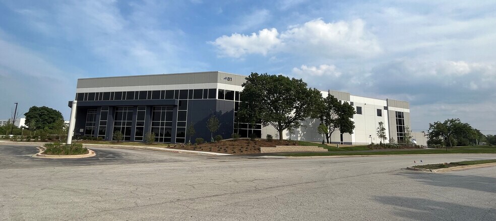 81 NW Point Blvd, Elk Grove Village, IL à louer - Photo de l’immeuble – Image 2 sur 5