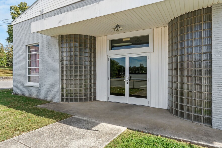 310 N Spring St, McMinnville, TN à vendre - Photo de l’immeuble – Image 3 sur 18